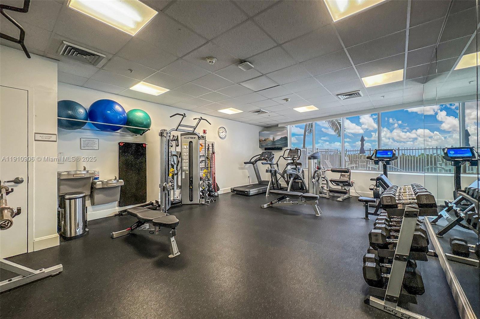 LUNA OCEAN RESIDENCES CON - Residential