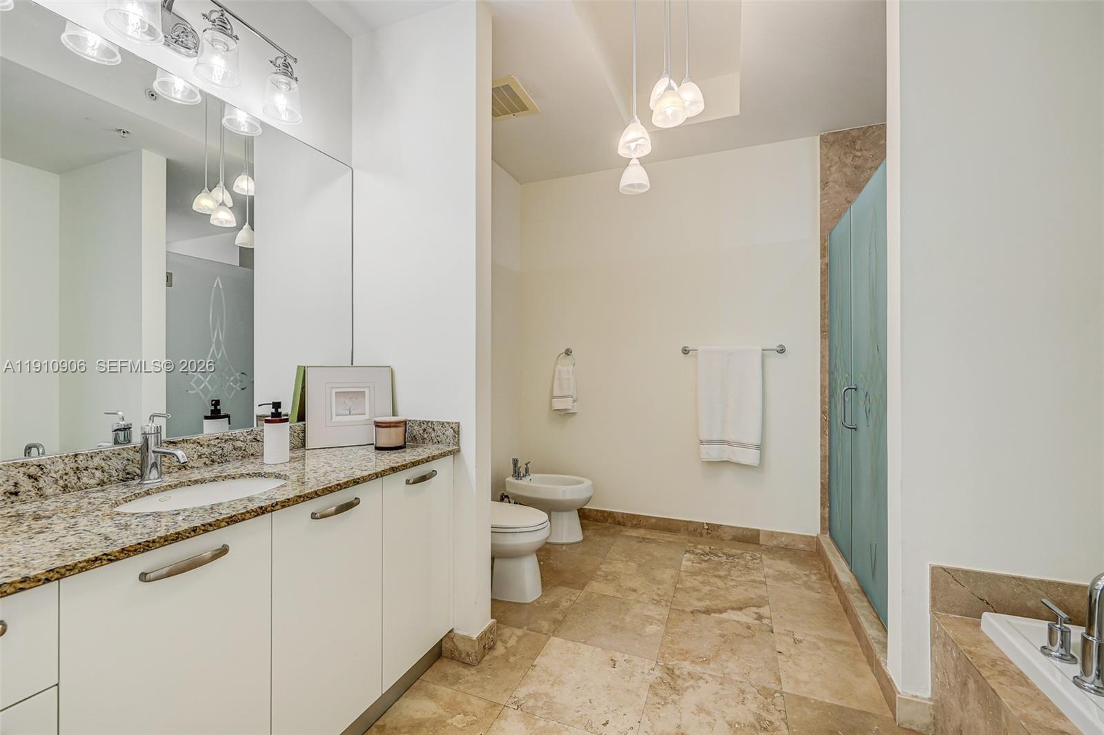 LUNA OCEAN RESIDENCES CON - Residential