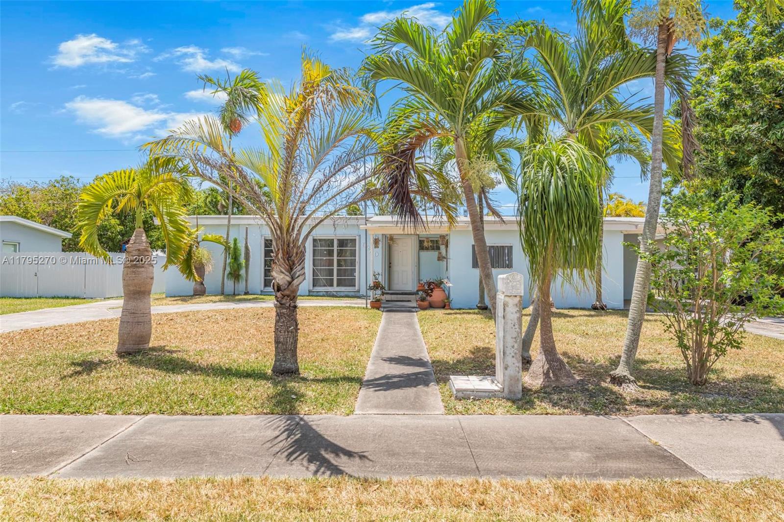 9240 Nautilus Dr, Cutler Bay, Miami-Dade County, Florida - 3 Bedrooms  
2 Bathrooms - 