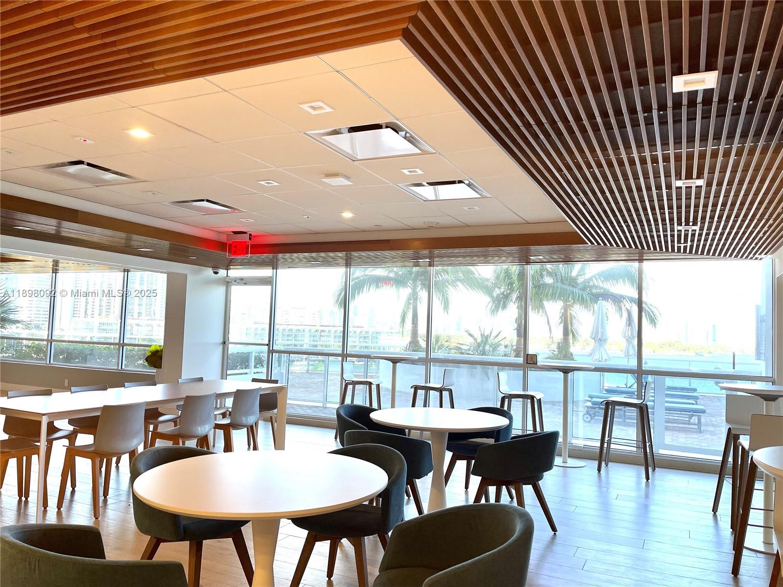 SUNSET HARBOUR SOUTH COND - Residential Lease