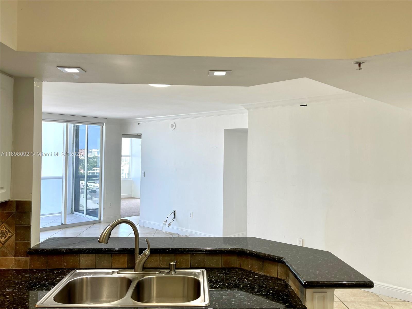 SUNSET HARBOUR SOUTH COND - Residential Lease