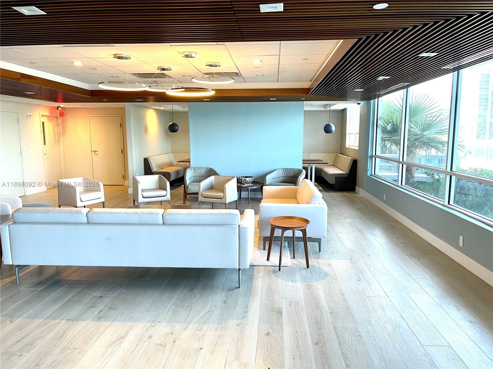 SUNSET HARBOUR SOUTH COND - Residential Lease