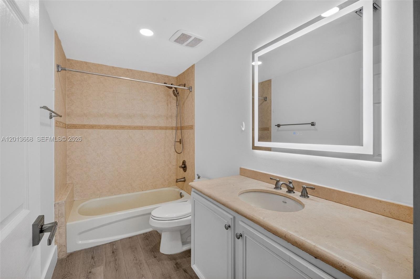 GRANADA GRAND CONDO - Residential Lease