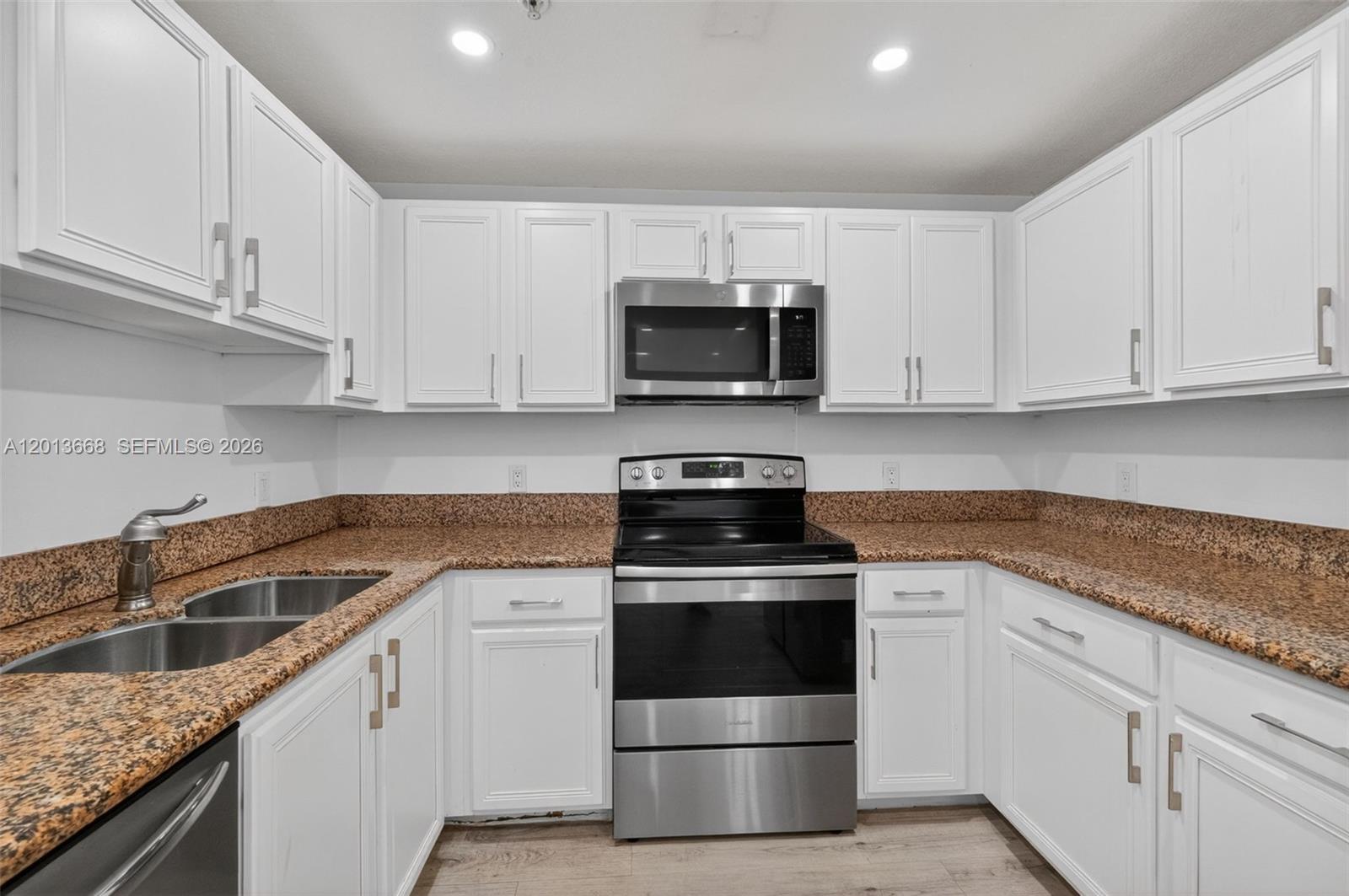 GRANADA GRAND CONDO - Residential Lease