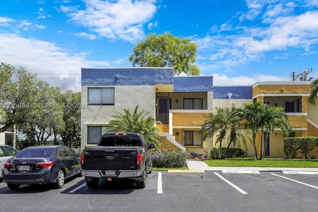 Photo of 185 Lakeview Dr #201, Weston, FL 33326 (MLS # A12069643)