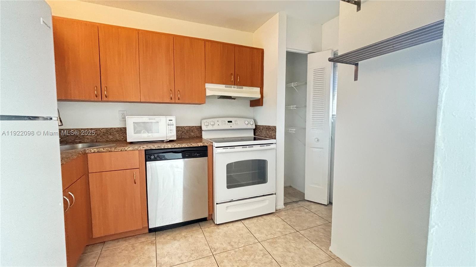 CORAL RIDGE EAST CONDO - Residential Lease