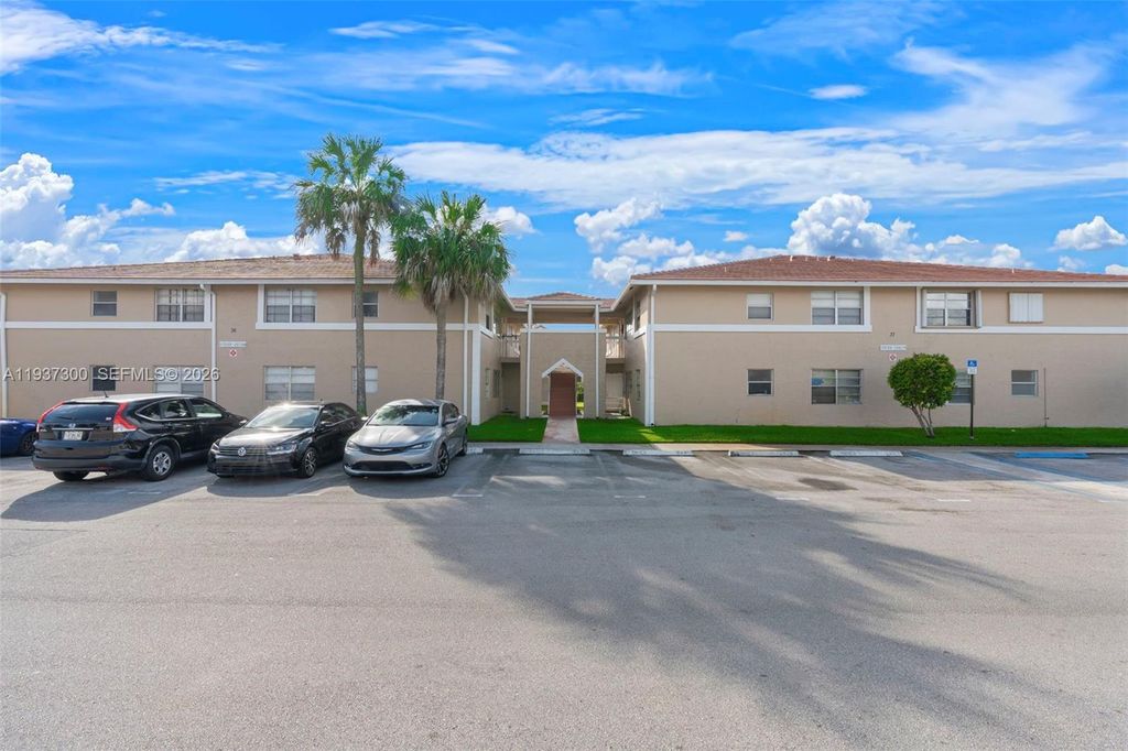 Photo of 10032 Twin Lakes Dr #37-B, Coral Springs, FL 33071 (MLS # A11937300)