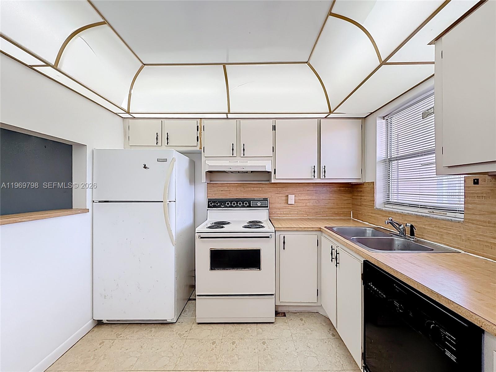 ROYAL PARK GARDENS II-E C - Residential Lease