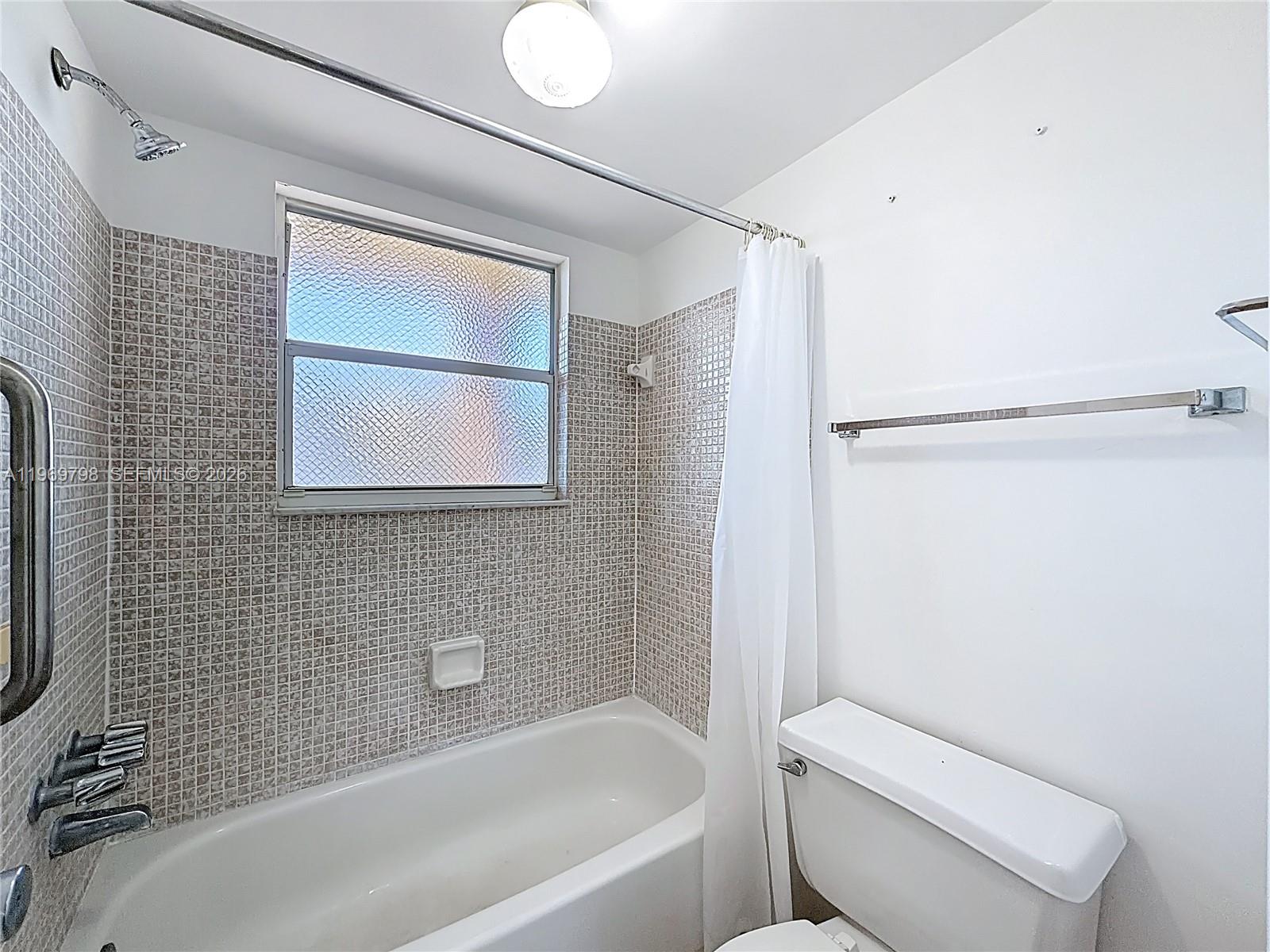 ROYAL PARK GARDENS II-E C - Residential Lease