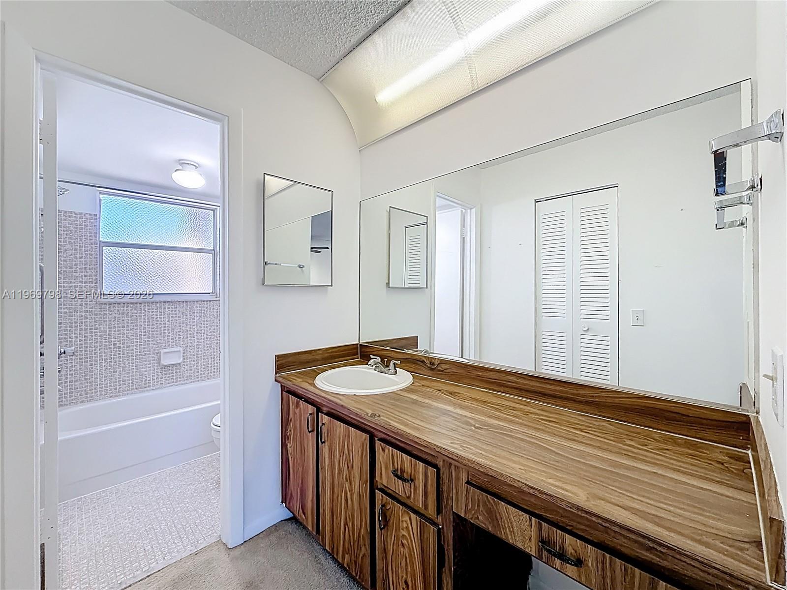 ROYAL PARK GARDENS II-E C - Residential Lease