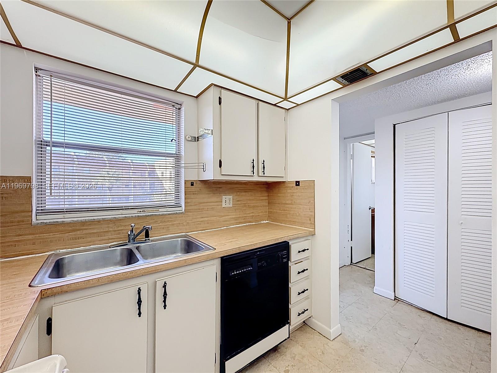 ROYAL PARK GARDENS II-E C - Residential Lease