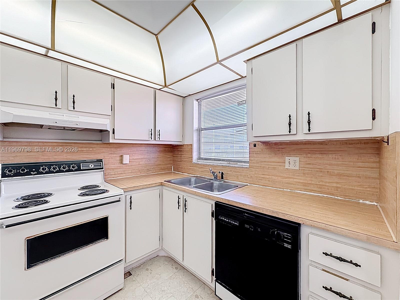 ROYAL PARK GARDENS II-E C - Residential Lease