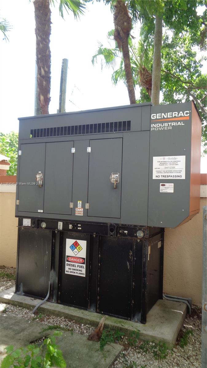 HUNTINGTON TOWERS - Residential