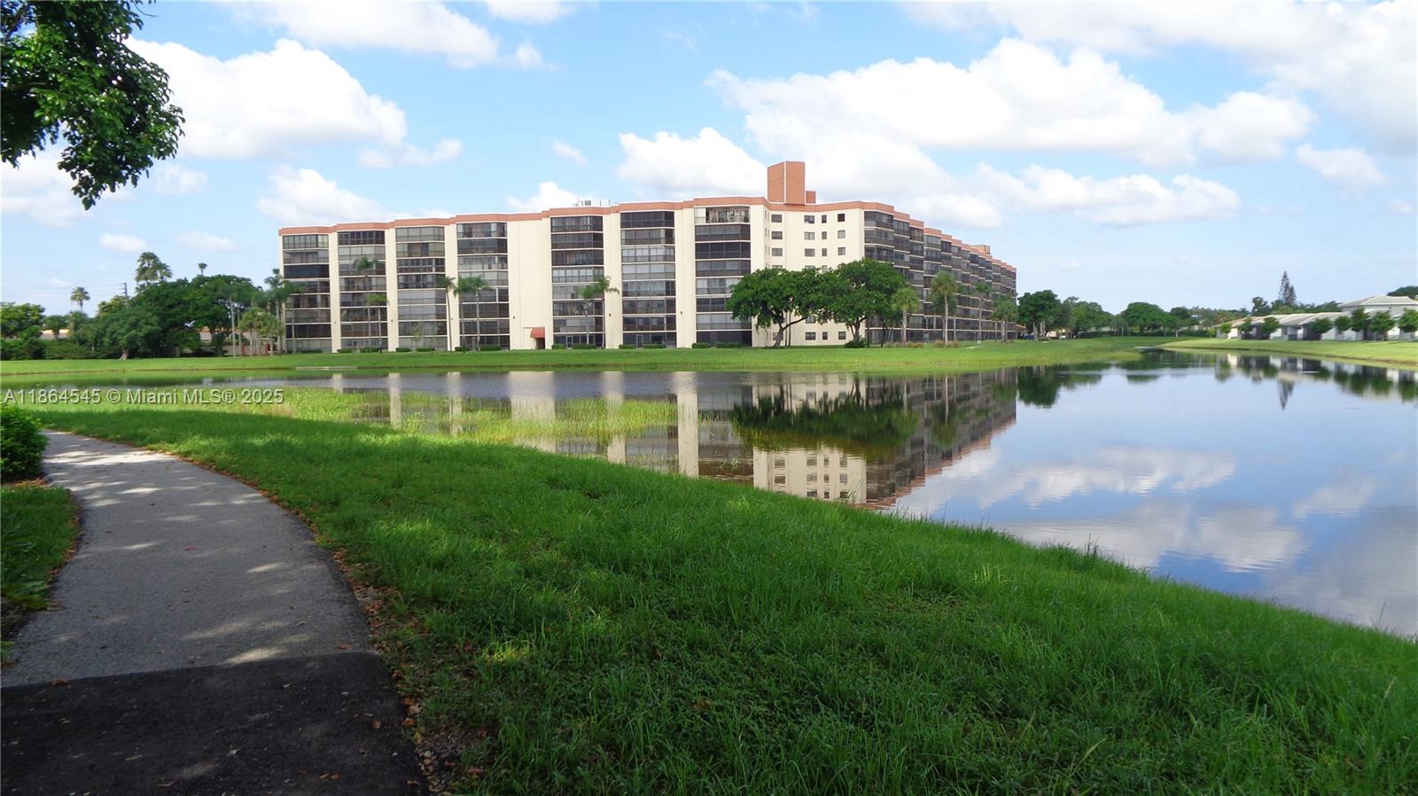 7360 S Oriole Blvd 806