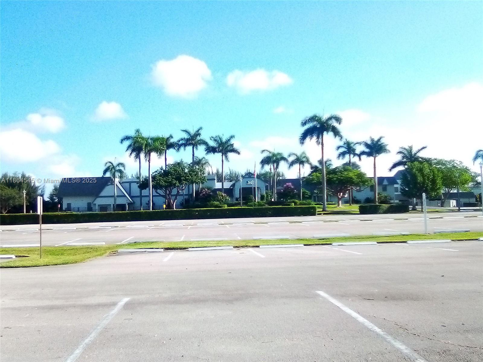 HUNTINGTON TOWERS - Residential