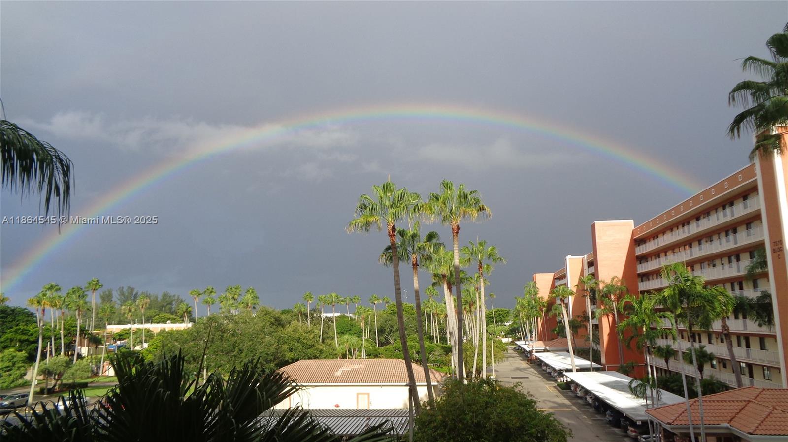 HUNTINGTON TOWERS - Residential