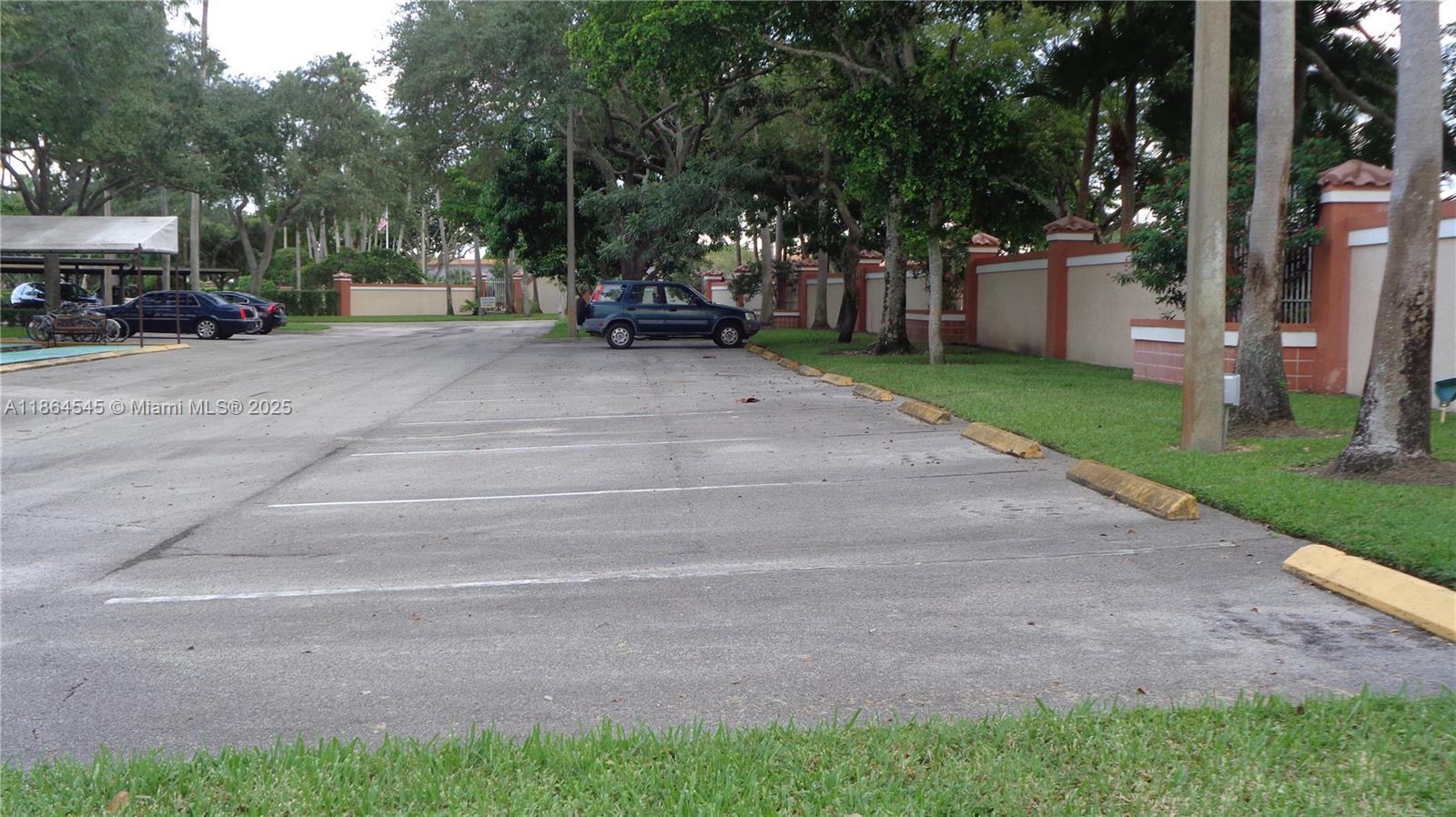 HUNTINGTON TOWERS - Residential