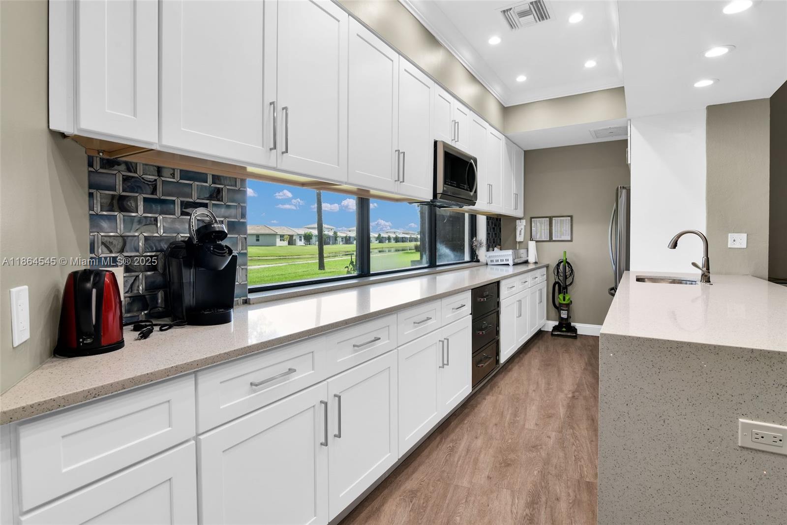 HUNTINGTON TOWERS - Residential