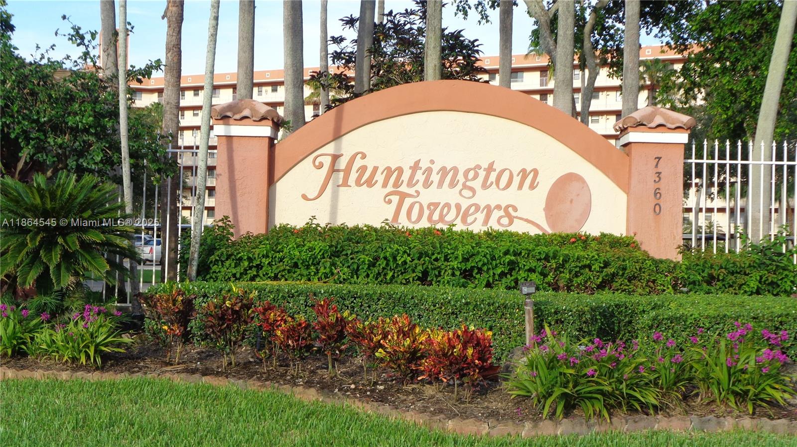 HUNTINGTON TOWERS - Residential