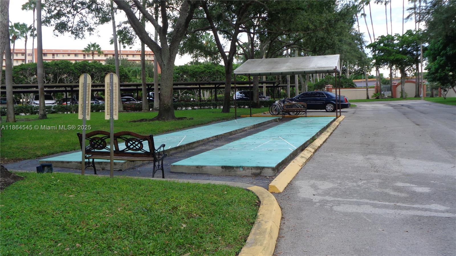 HUNTINGTON TOWERS - Residential