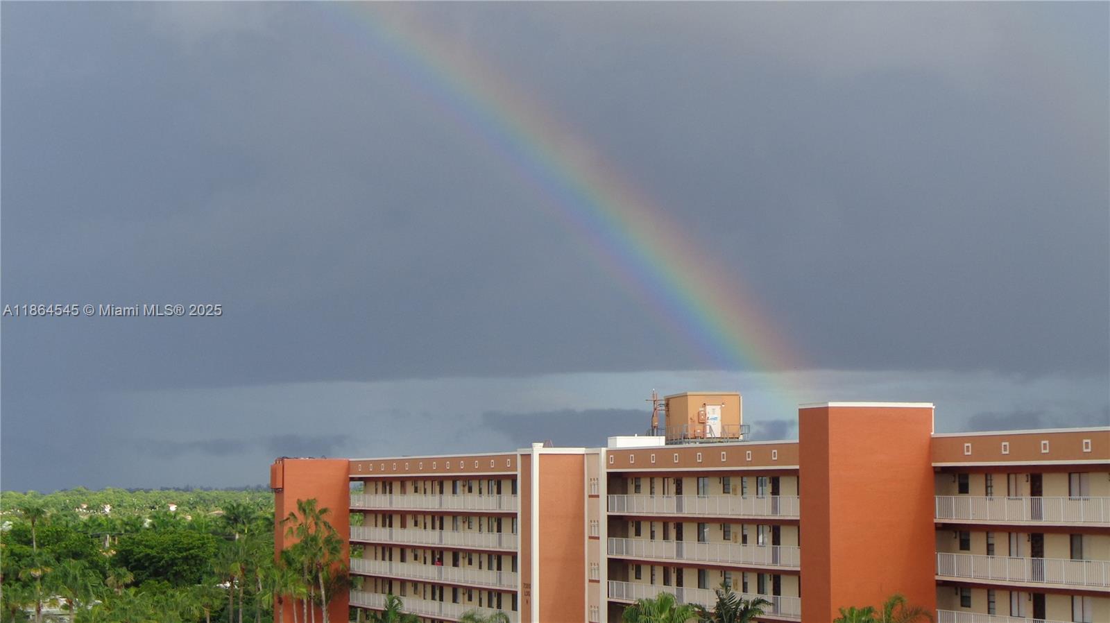 HUNTINGTON TOWERS - Residential