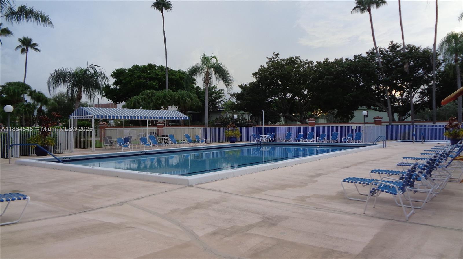 HUNTINGTON TOWERS - Residential