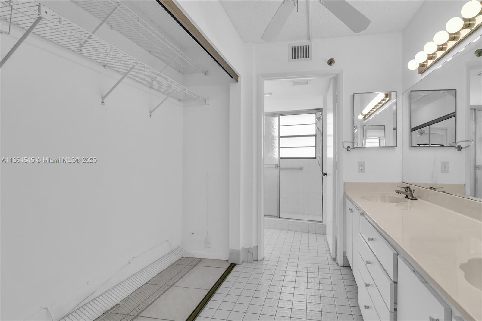 HUNTINGTON TOWERS - Residential