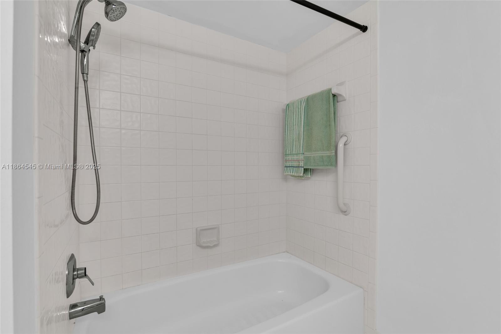 HUNTINGTON TOWERS - Residential