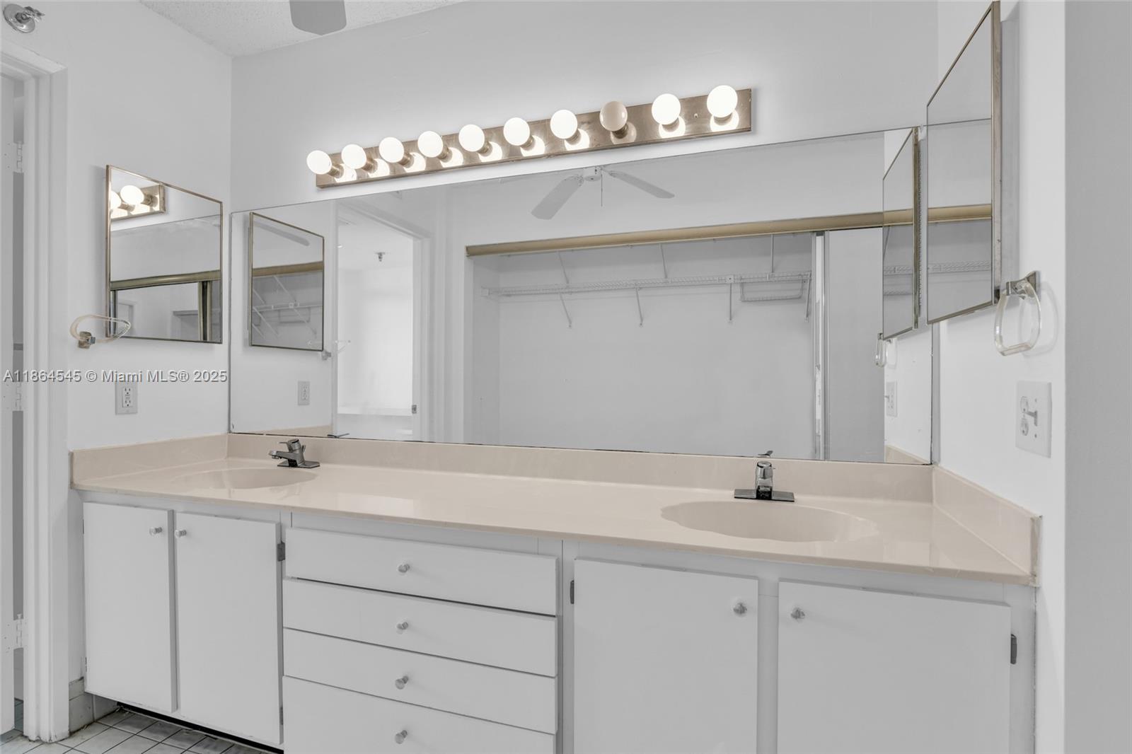 HUNTINGTON TOWERS - Residential