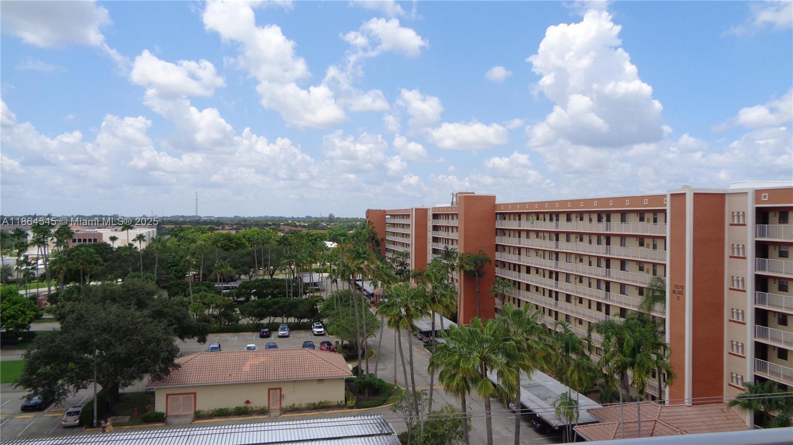 HUNTINGTON TOWERS - Residential