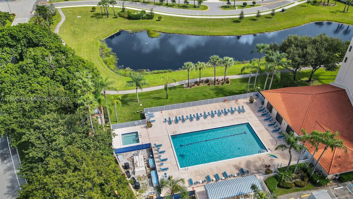 HUNTINGTON TOWERS - Residential