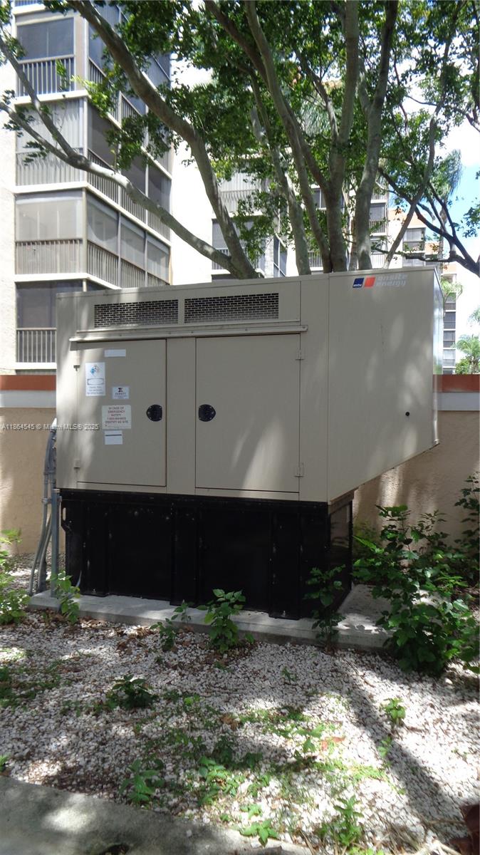 HUNTINGTON TOWERS - Residential