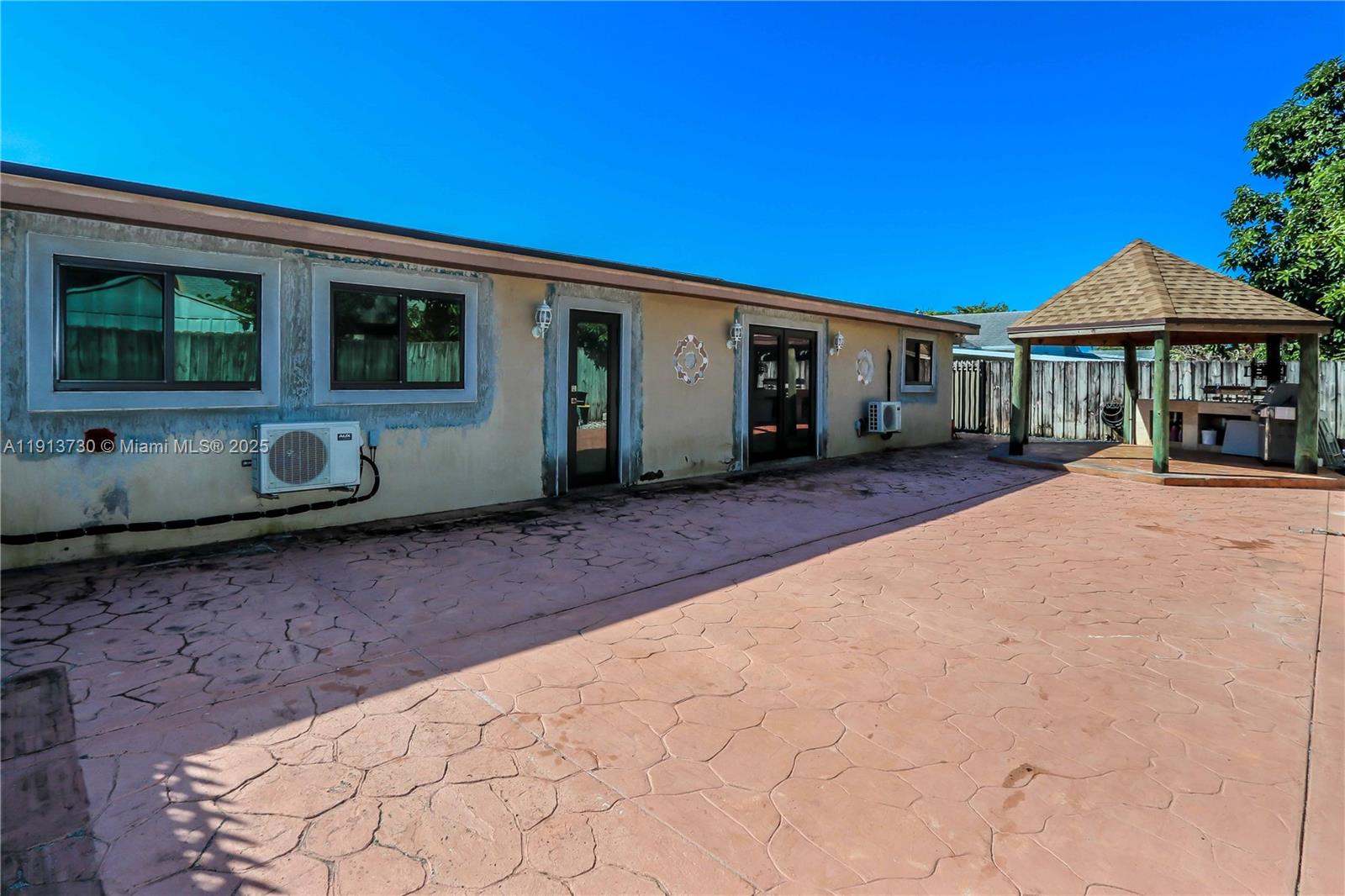 PINE LAKE WEST - Residential