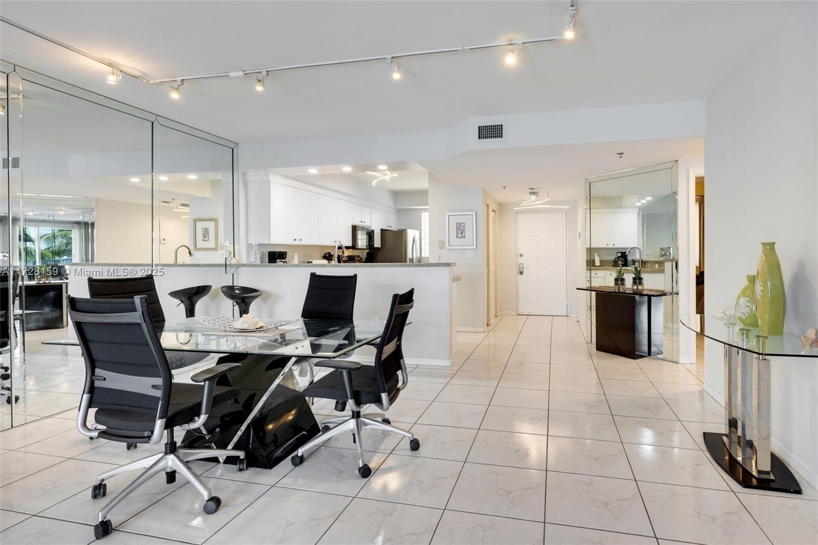 LES PELICANS (THE PELICAN - Residential Lease