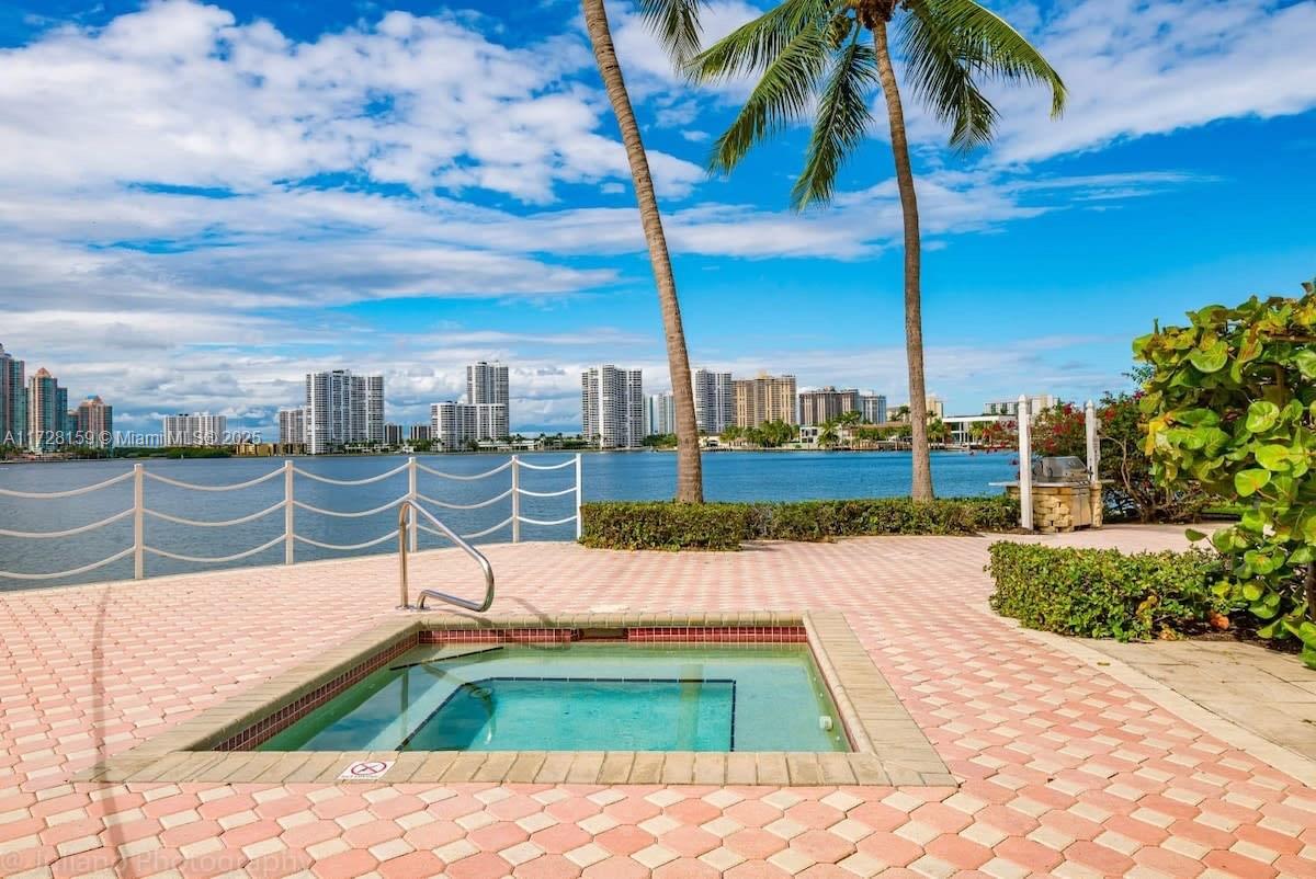 LES PELICANS (THE PELICAN - Residential Lease