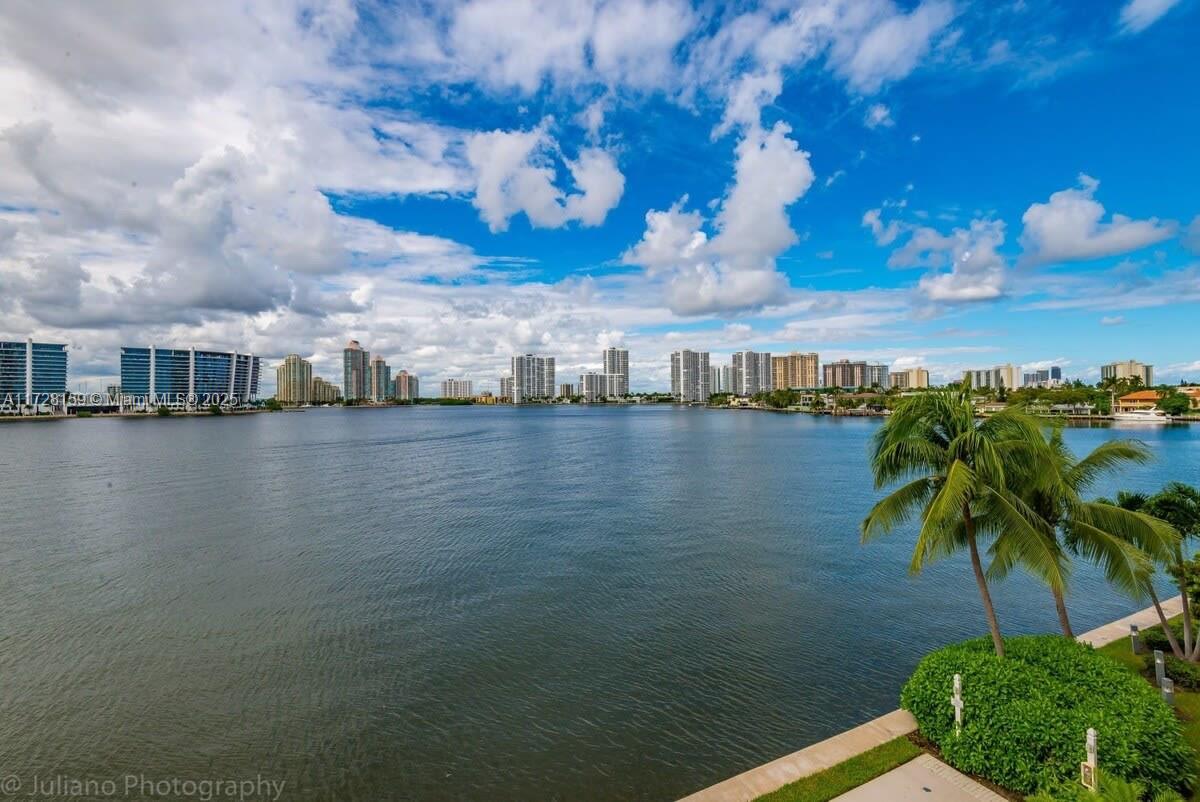 LES PELICANS (THE PELICAN - Residential Lease