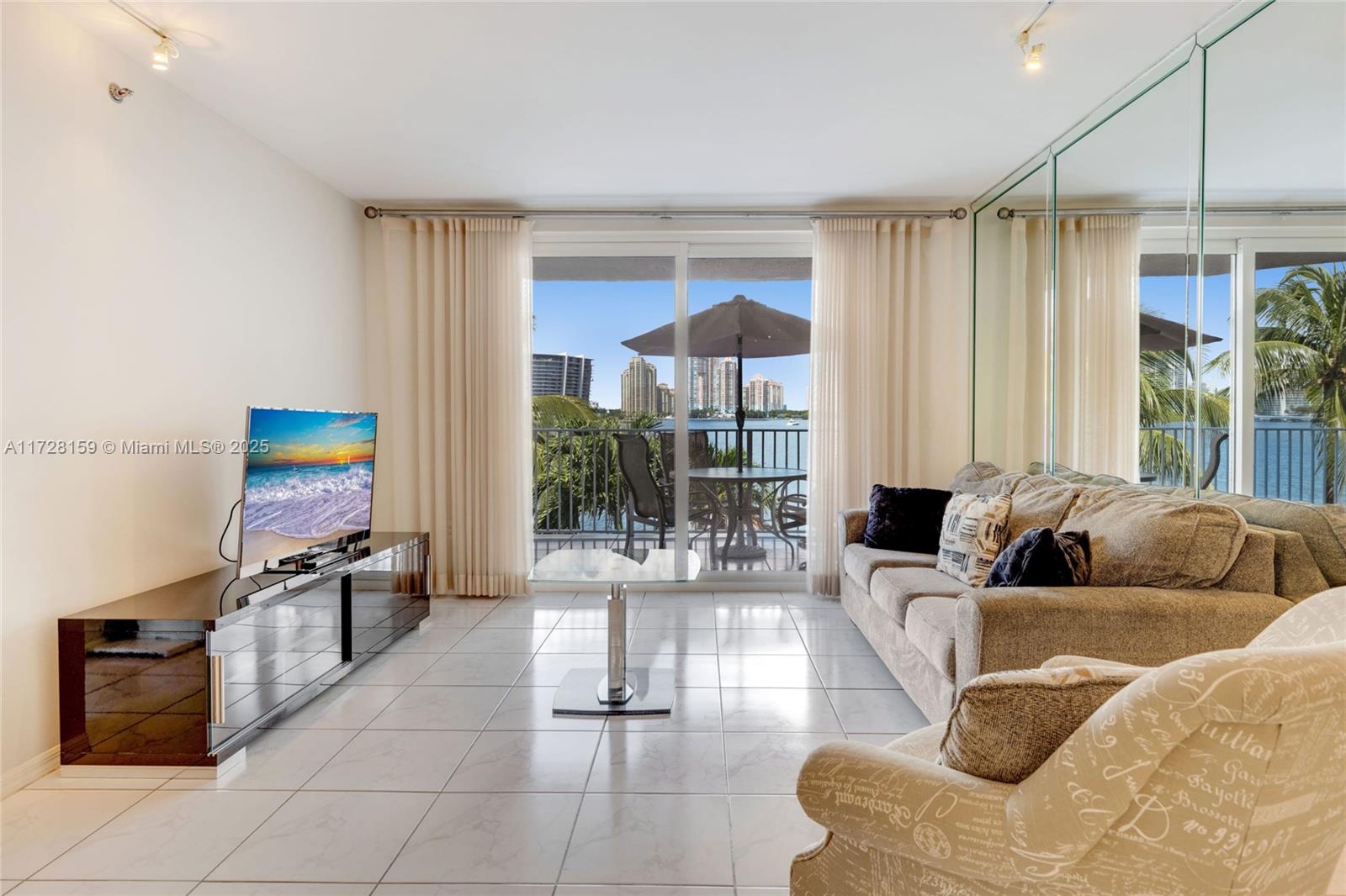 LES PELICANS (THE PELICAN - Residential Lease