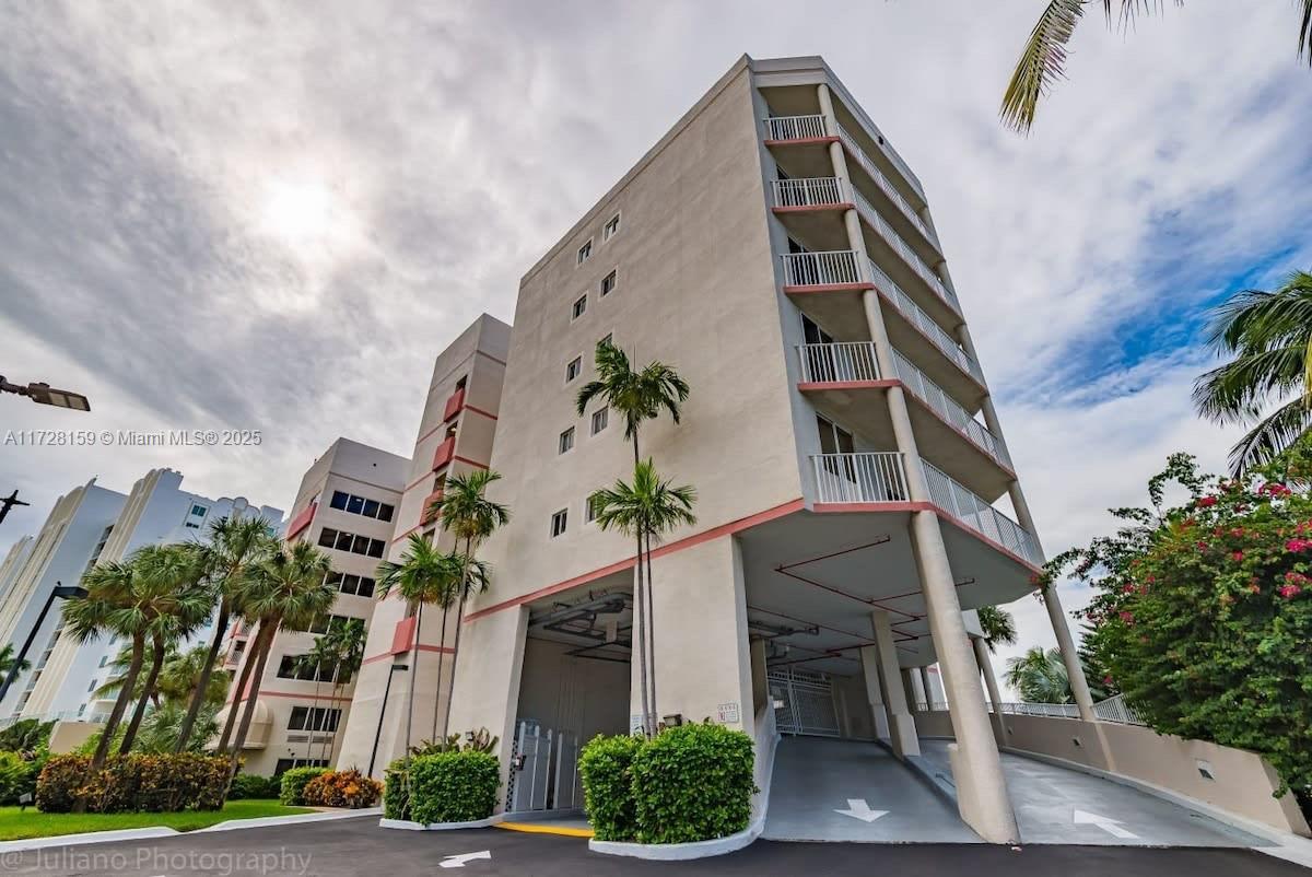 LES PELICANS (THE PELICAN - Residential Lease