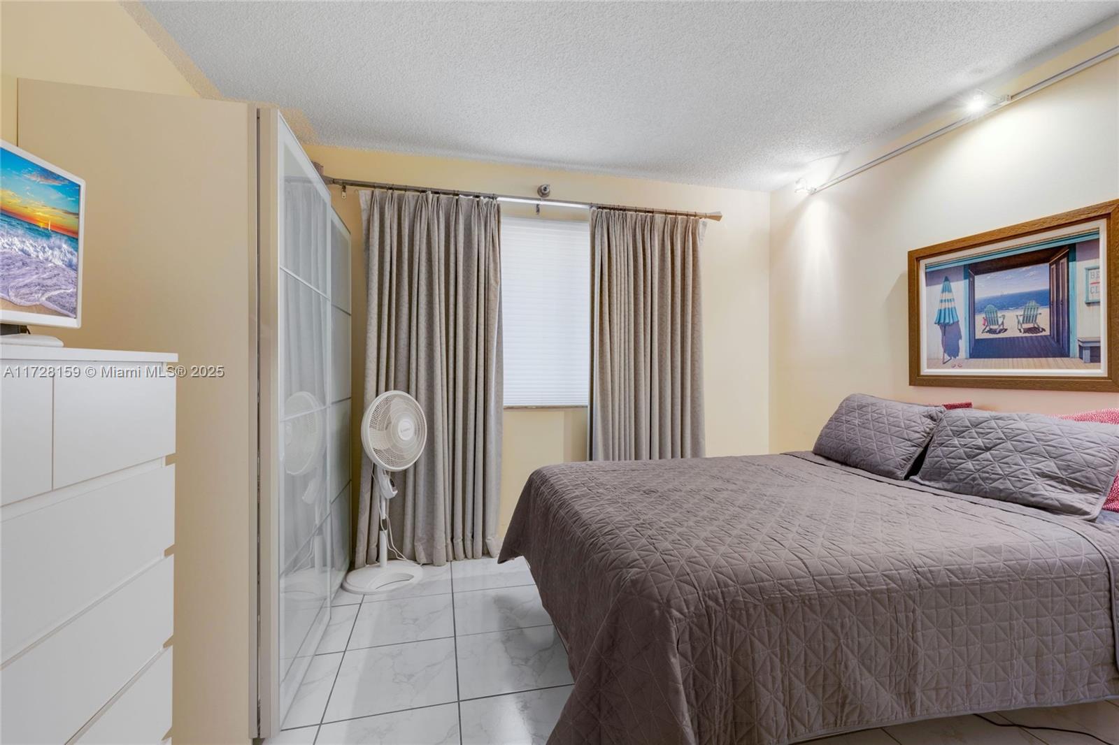LES PELICANS (THE PELICAN - Residential Lease