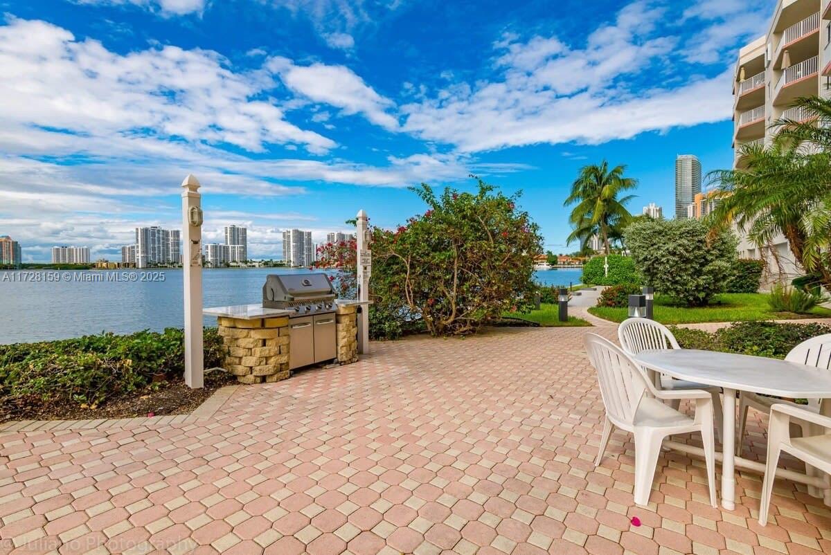 LES PELICANS (THE PELICAN - Residential Lease