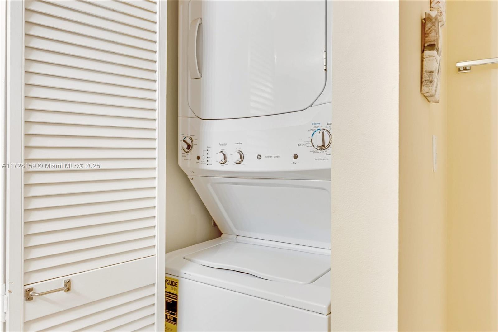 LES PELICANS (THE PELICAN - Residential Lease