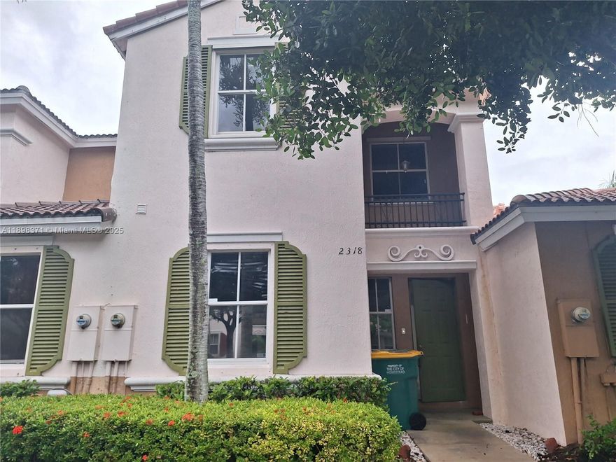 Great opportunity to rent a move in conditions 4 bedrooms with 3 full bathrooms, in a two-story townhouse, laminated and ceramic tile flooring, one bedroom with one full bathroom on the first floor, 3 bedrooms with two full bathrooms on the second floor. Open floor plan fenced patio. The Waterstone community offers a clubhouse with all amenities including a gym, and a party reception area. Central location, nearby schools, hospital, shopping centers, minutes away from the Florida Turnpike, the US1/South Dixie Hwy, the Florida Keys, and much more.