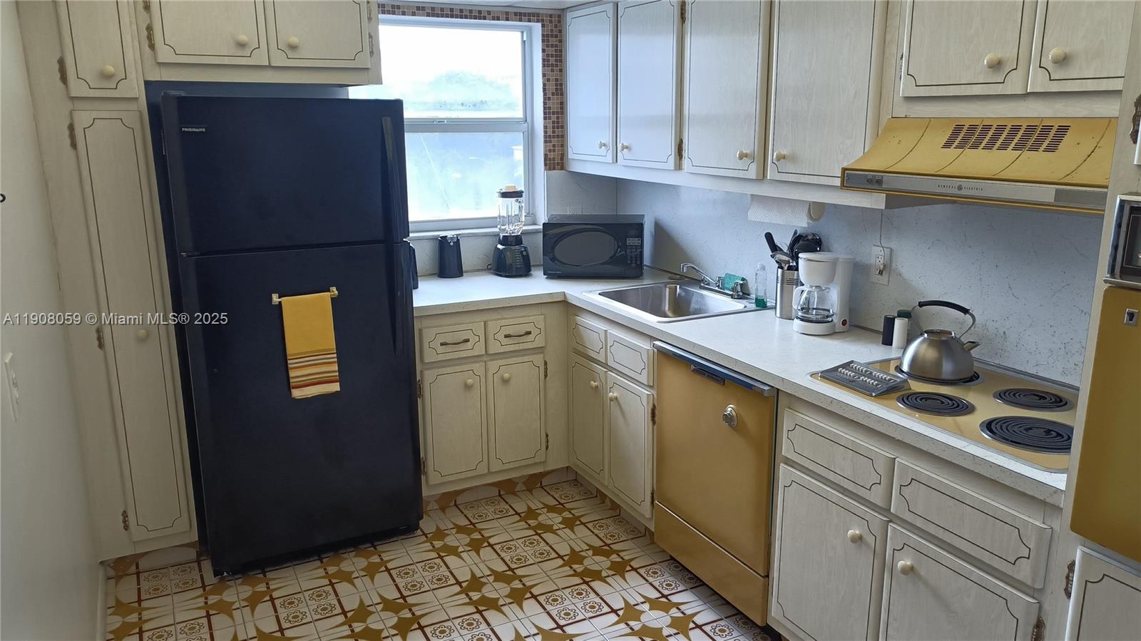 JAMES CENTRAL TOWERS COND - Residential