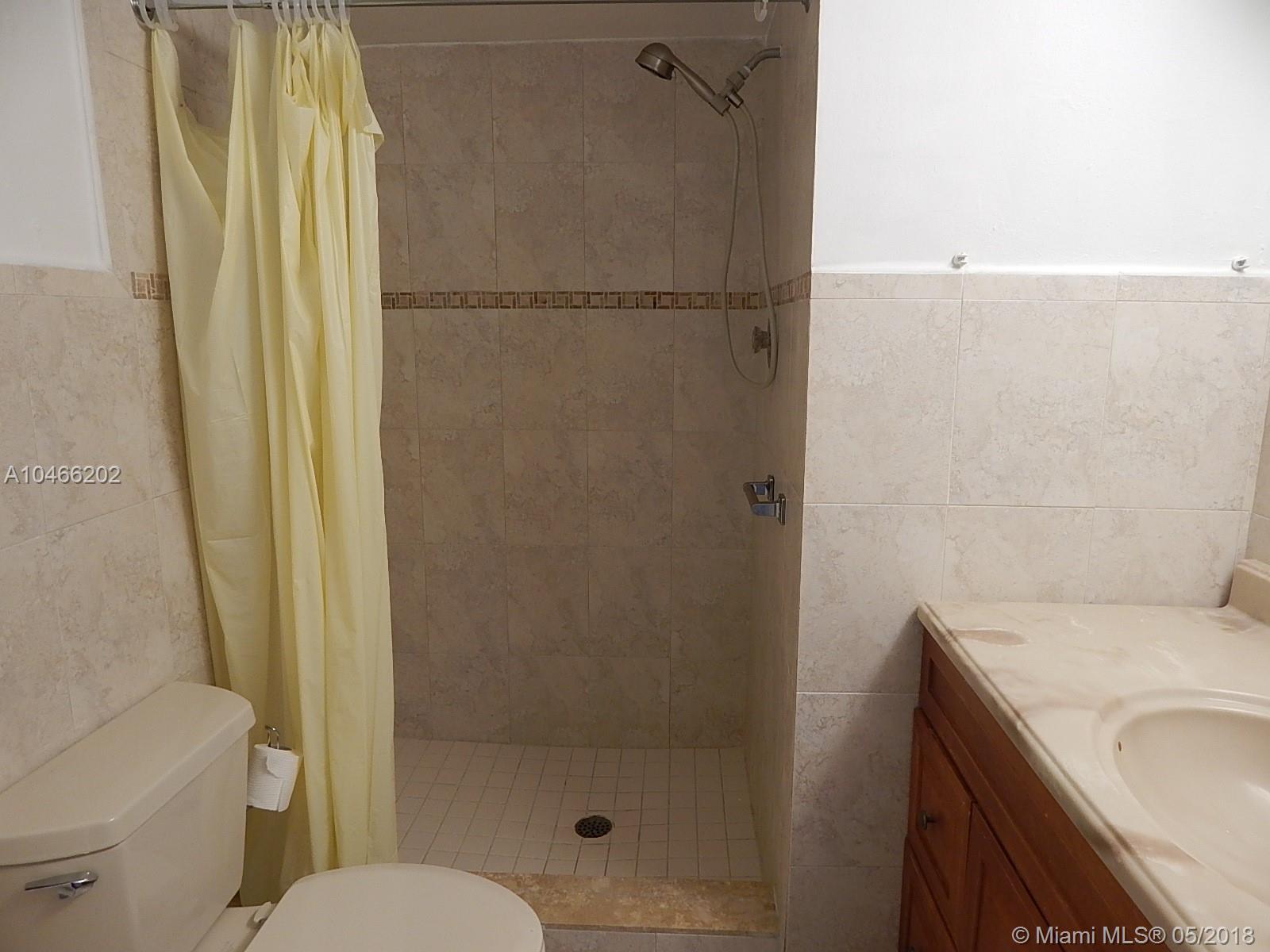 SUNRISE LAKES 40 CONDO - Residential Lease