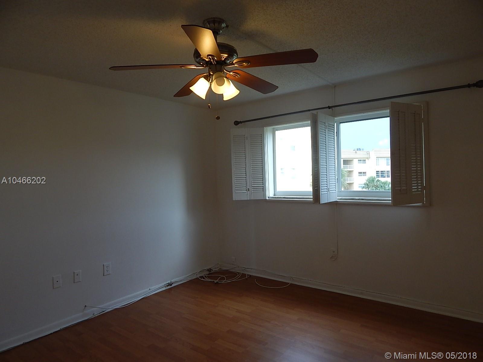 SUNRISE LAKES 40 CONDO - Residential Lease