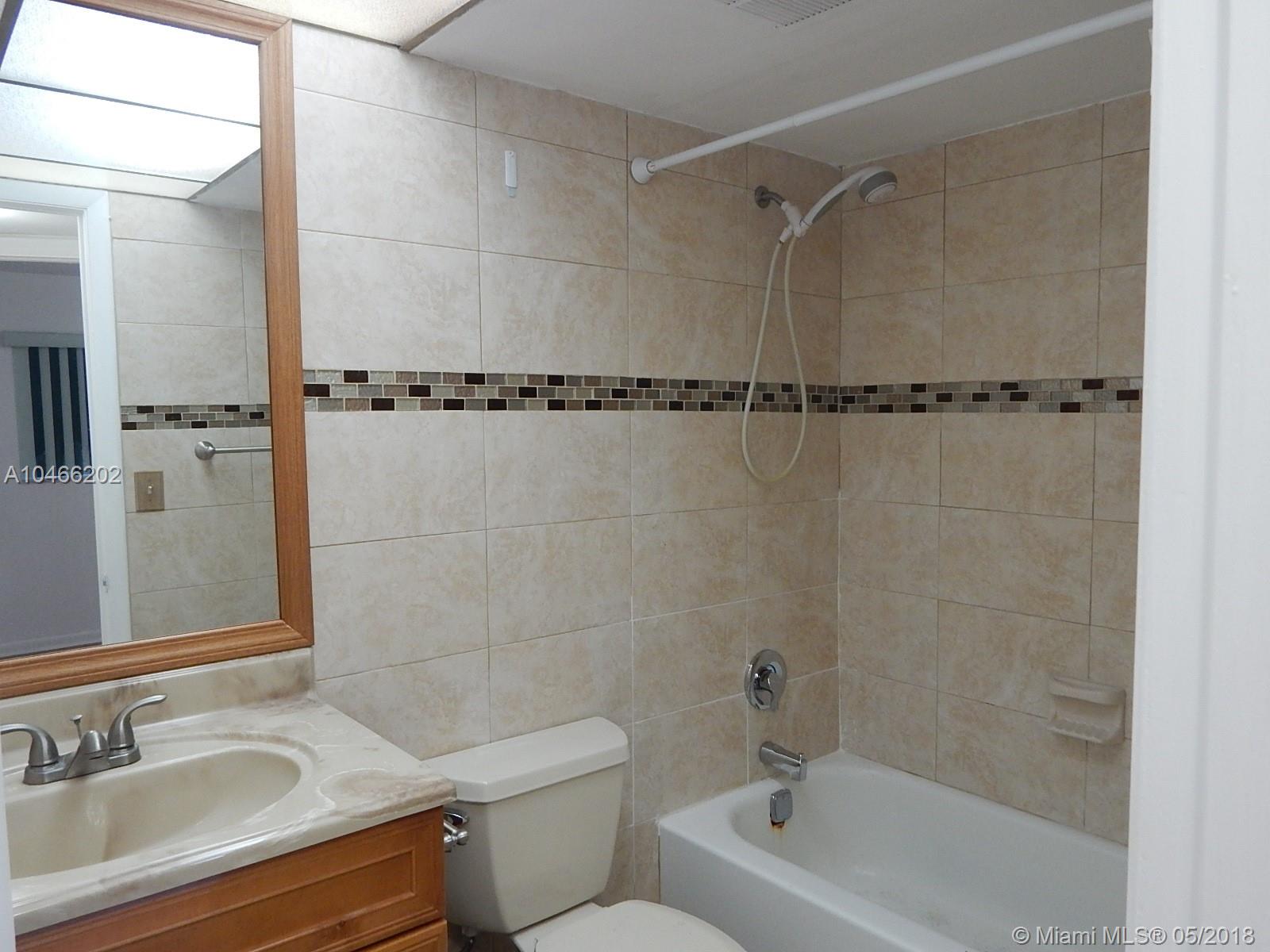 SUNRISE LAKES 40 CONDO - Residential Lease