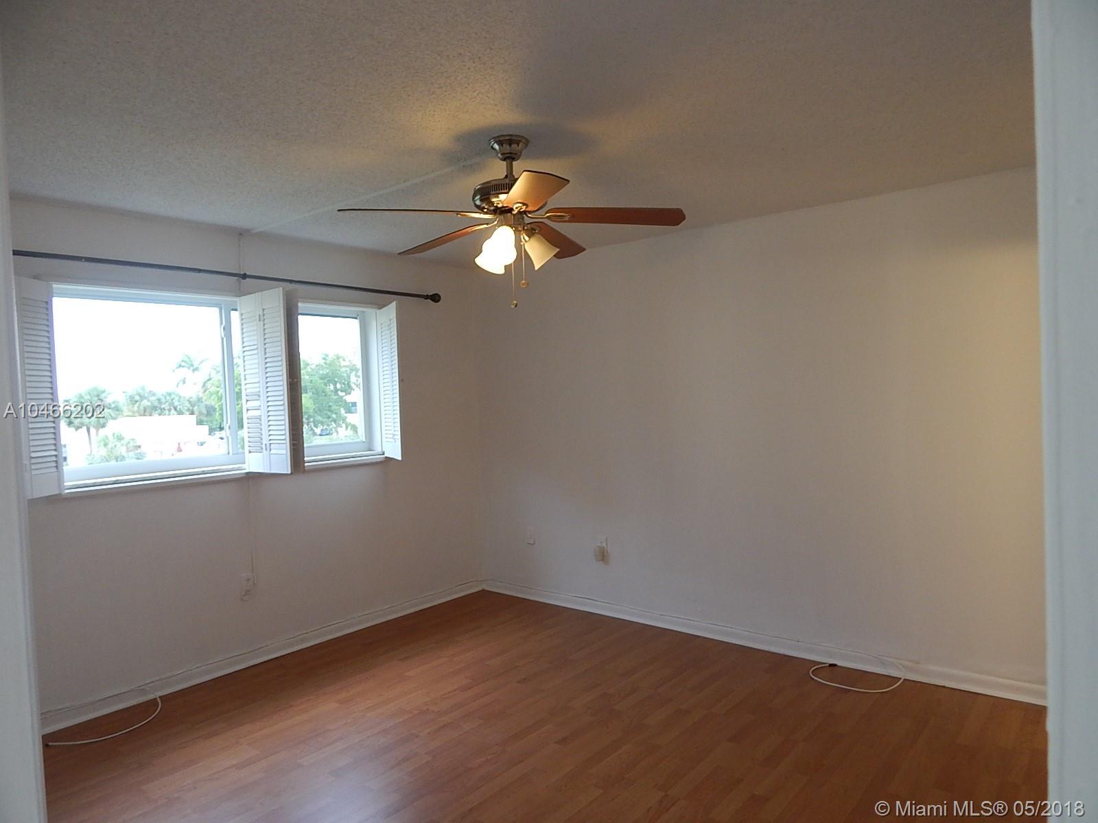 SUNRISE LAKES 40 CONDO - Residential Lease