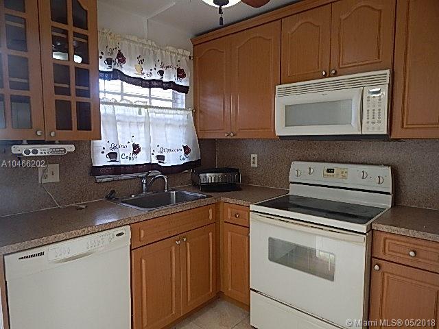 SUNRISE LAKES 40 CONDO - Residential Lease