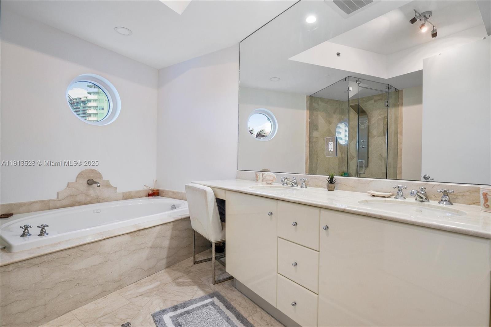 CONTINUUM ON SOUTH BEACH - Residential Lease