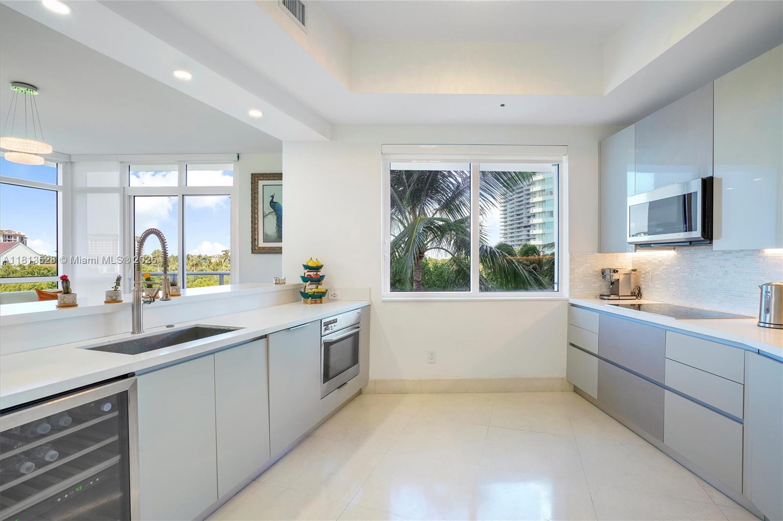 CONTINUUM ON SOUTH BEACH - Residential Lease